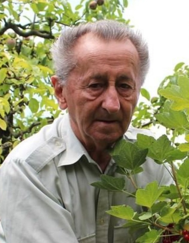 Ivan Hričovský, tuje, záhrada