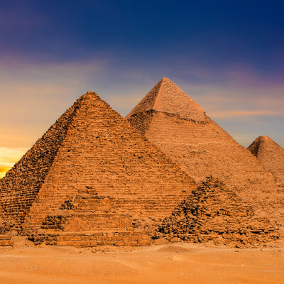 štvorec pyramida