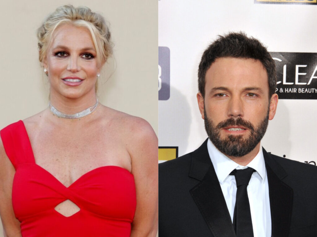 Britney Spears v červených šatách a Ben Affleck v pózuje pred reflektormi.